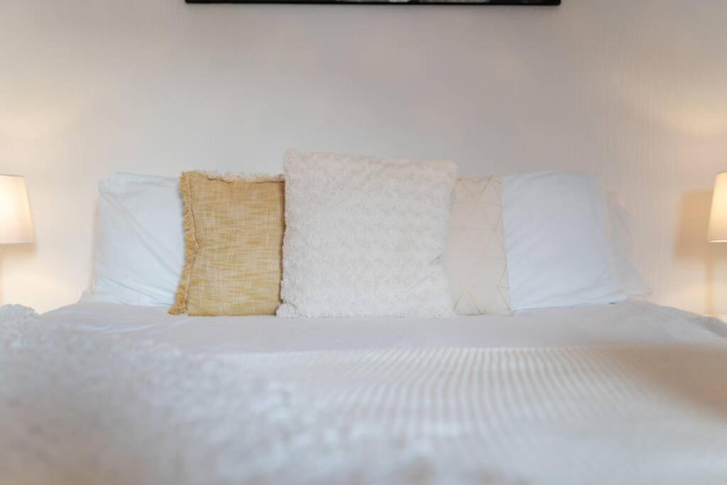 Phenix Central - Huge 3 Bed, Super Equipped Apartment. Кардиф Екстериор снимка