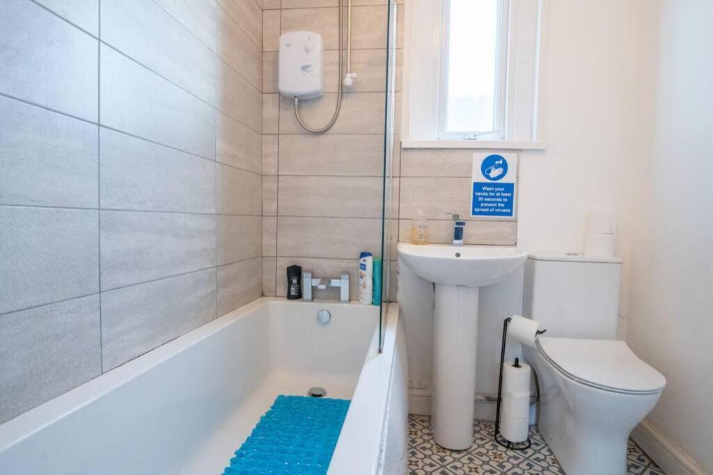 Phenix Central - Huge 3 Bed, Super Equipped Apartment. Кардиф Екстериор снимка