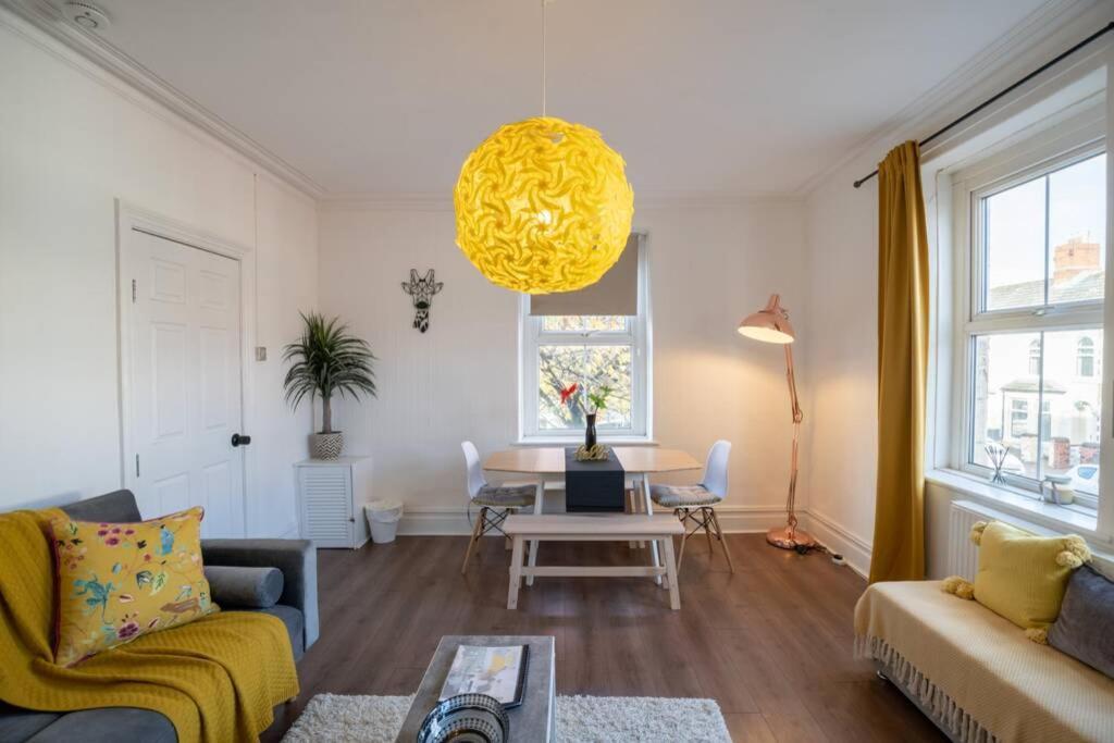 Phenix Central - Huge 3 Bed, Super Equipped Apartment. Кардиф Екстериор снимка