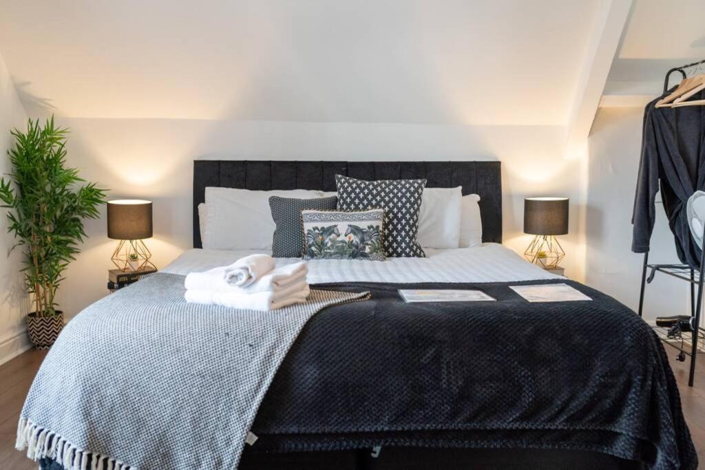 Phenix Central - Huge 3 Bed, Super Equipped Apartment. Кардиф Екстериор снимка