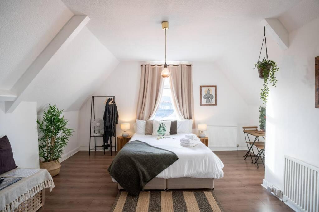 Phenix Central - Huge 3 Bed, Super Equipped Apartment. Кардиф Екстериор снимка